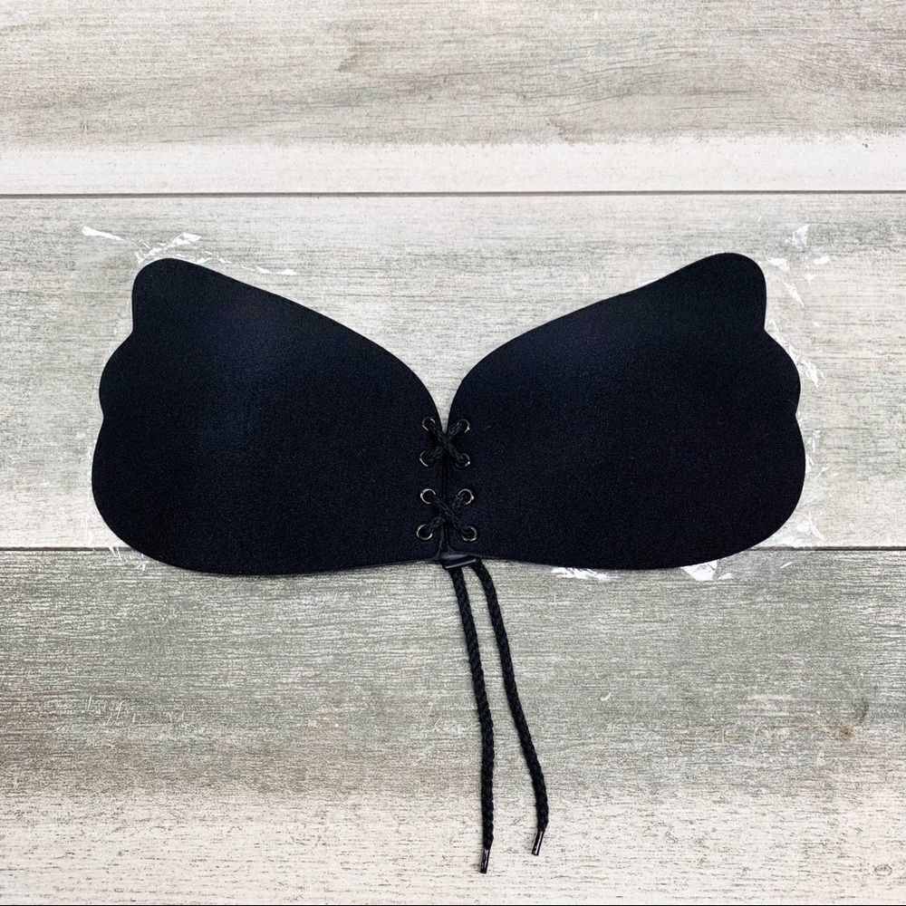 Adhesive bra‎